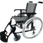 Fauteuil roulant Giro avec freins tierce-personne