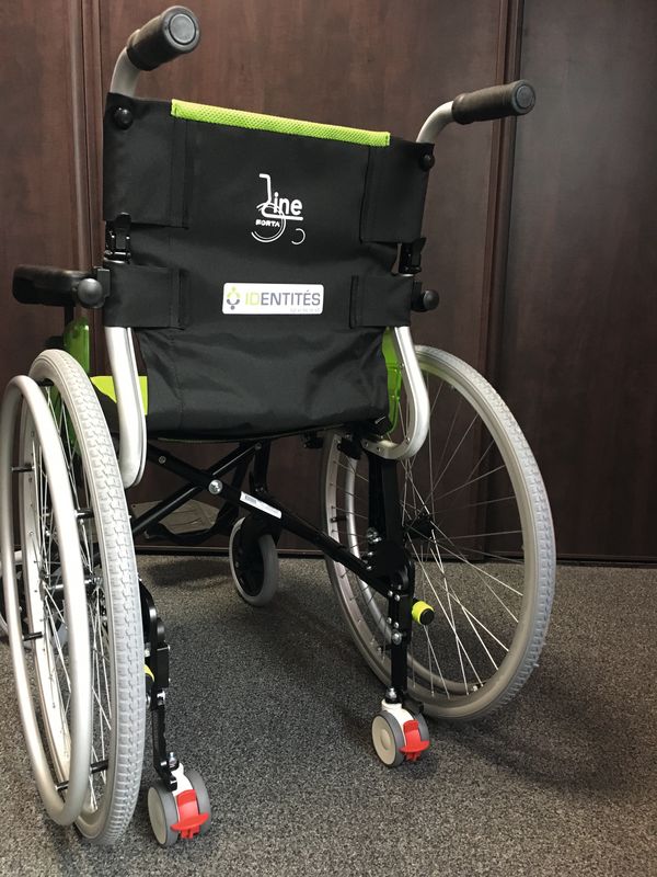 Fauteuil roulant Giro avec freins tierce-personne – Image 5